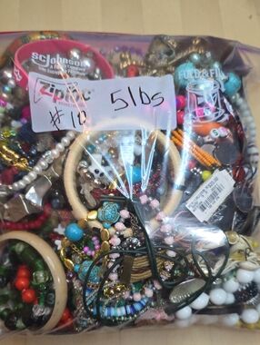 RESELLERS! 5 LB BAG OF JEWELRY LOT #10 PLEASE SEE OTHER LISTINGS THERE IS MORE!